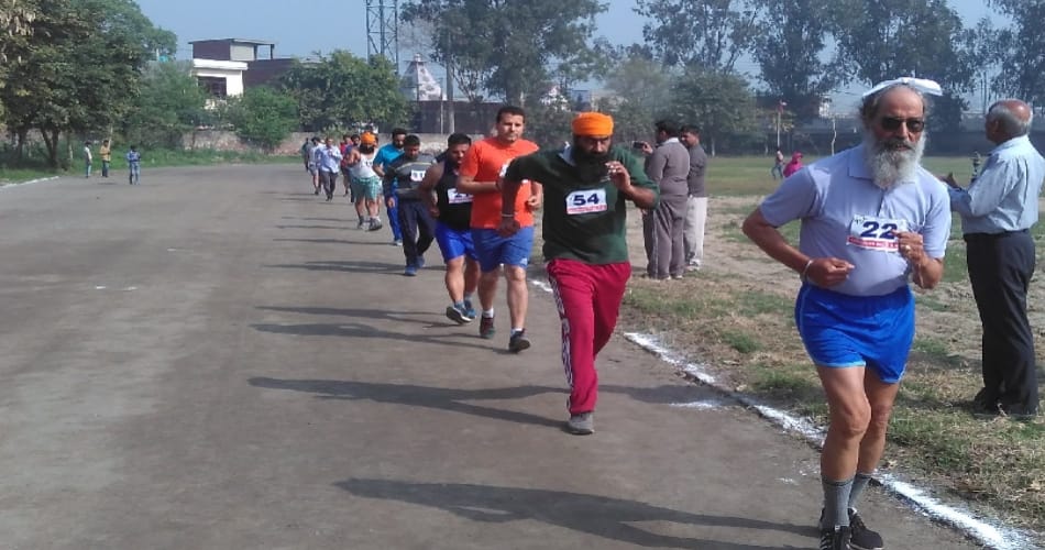 meet the 87 years old 3 kilomiter runner and his biggest rival