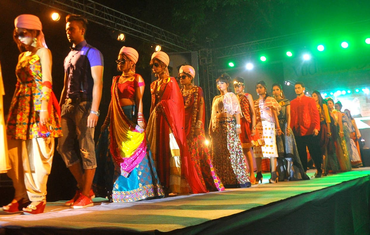 see the photos of models ramp wailk in fashion show at varanasi