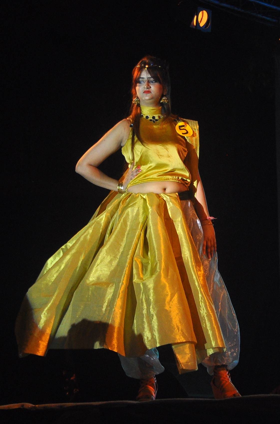 see the photos of models ramp wailk in fashion show at varanasi