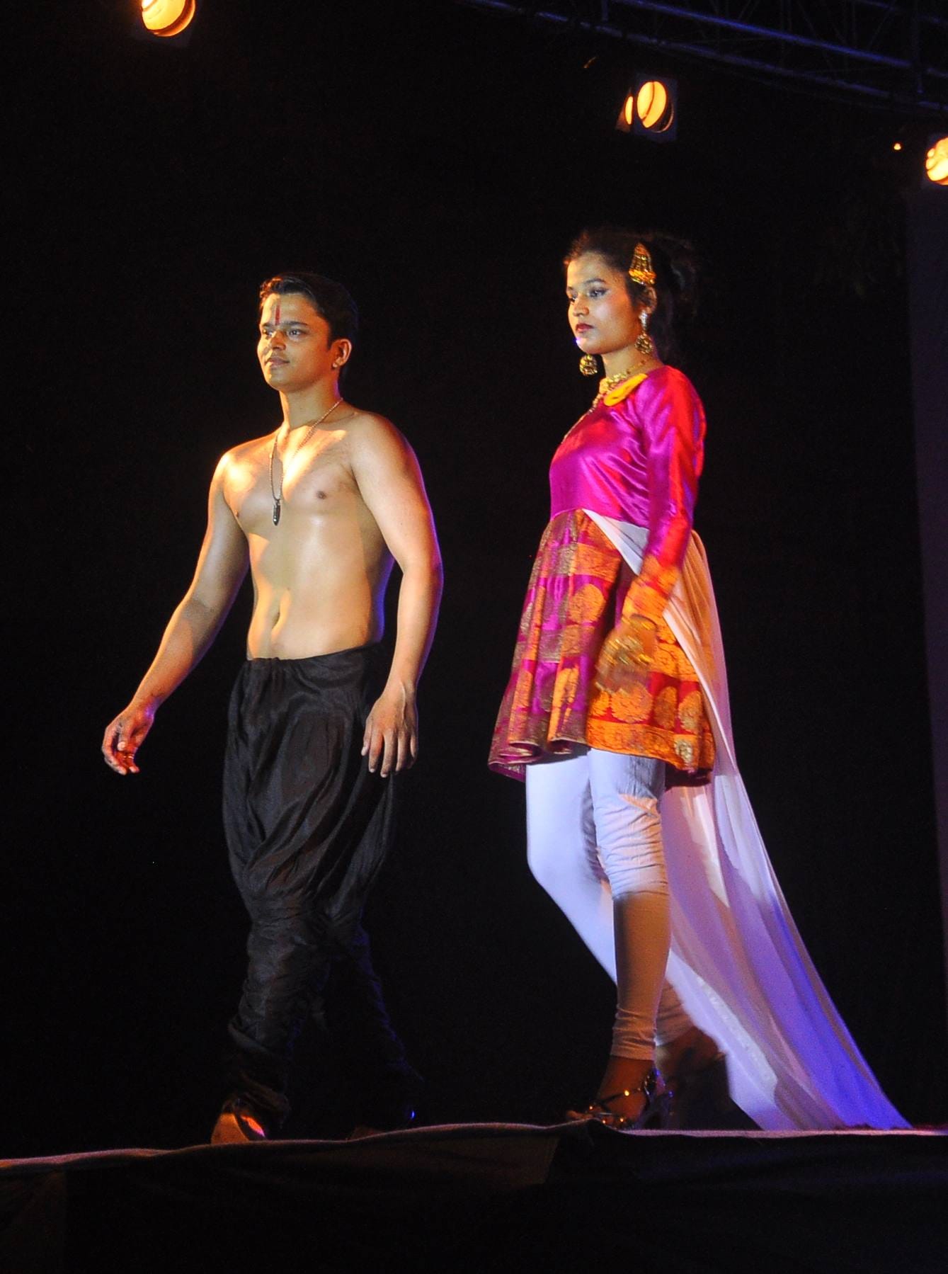see the photos of models ramp wailk in fashion show at varanasi