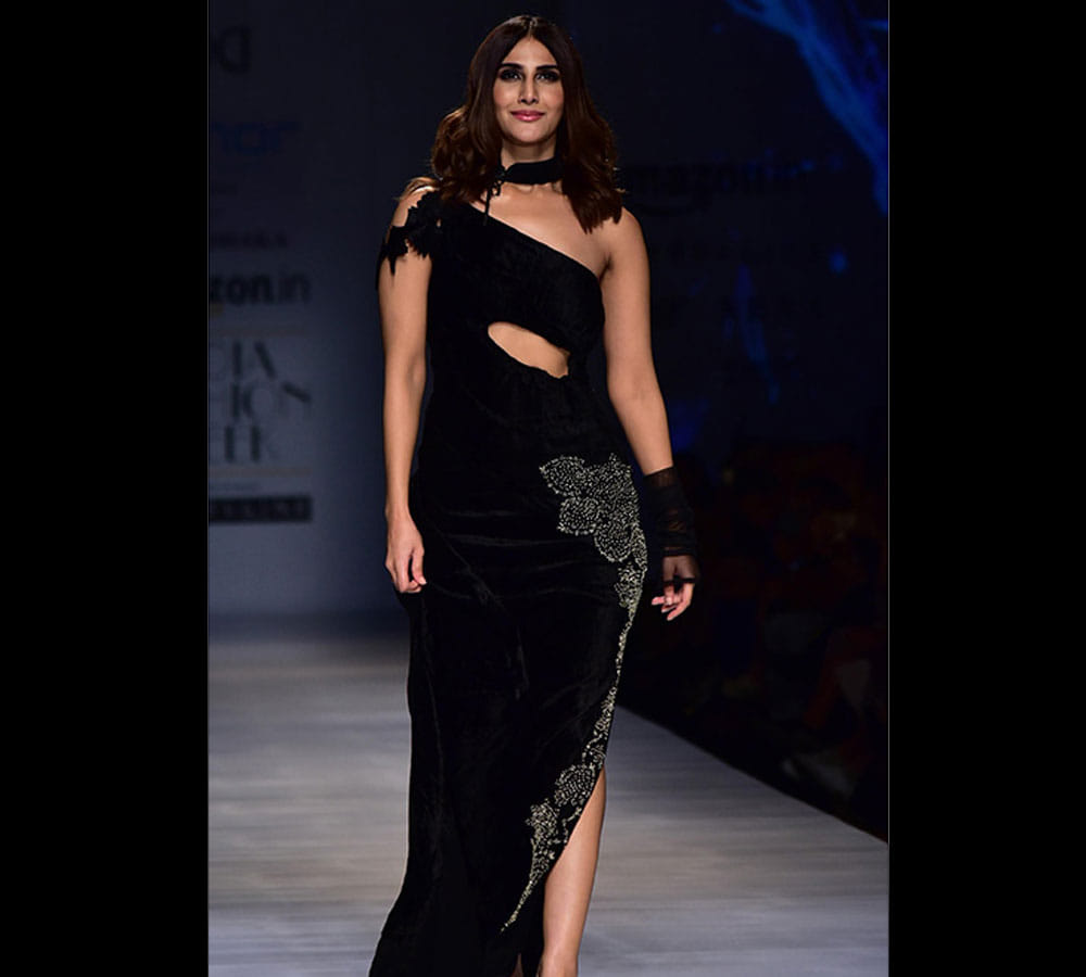 alia bhatt and vaani kapoor in amazon fashion week 2017