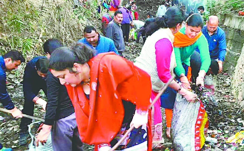 Hundreds of people landed in Bhagirathi Nullah for cleanliness