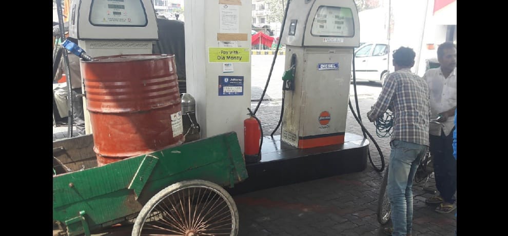 Jat agitation: empty drum brought in the jam, filled with gasoline