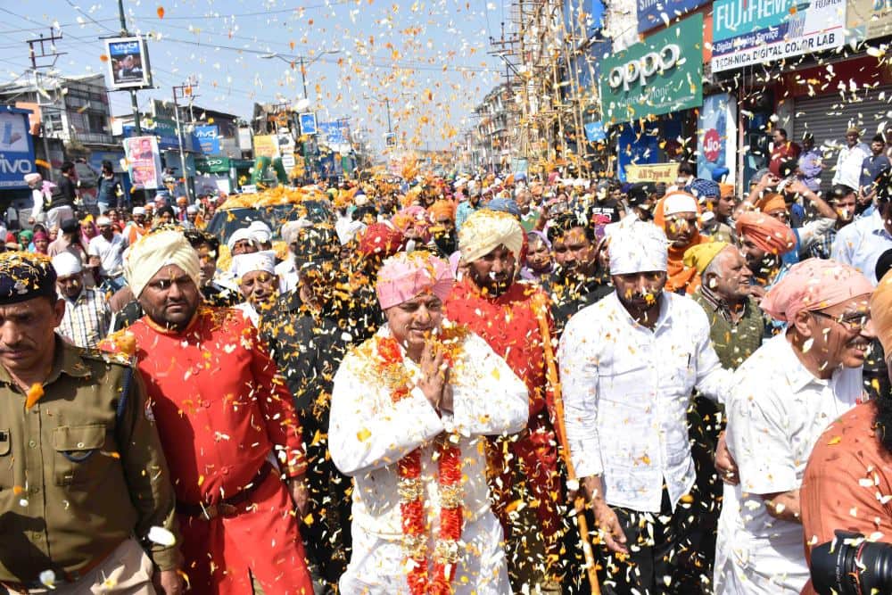 Foreigners comes in darbar sahib and Booked for next 100 years