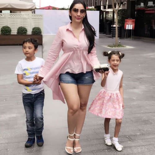 manaytta dutt spending quality time in dubai with twince