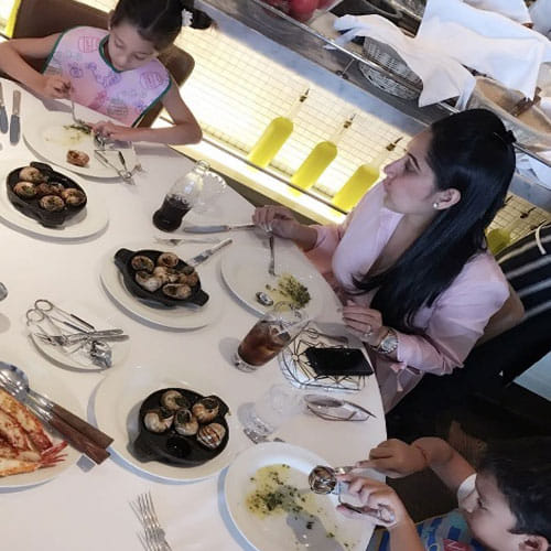 manaytta dutt spending quality time in dubai with twince
