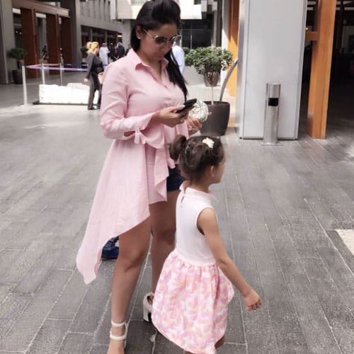 manaytta dutt spending quality time in dubai with twince