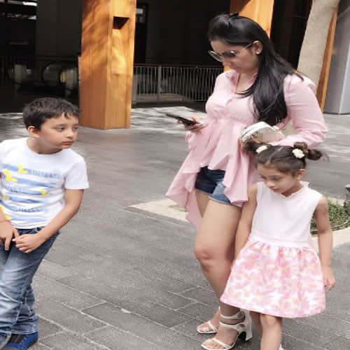 manaytta dutt spending quality time in dubai with twince