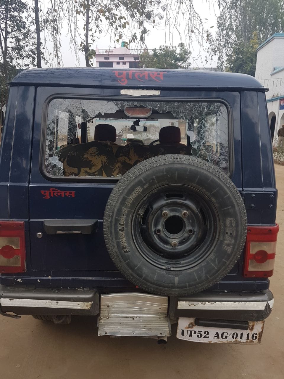 Attacked police, rescued the accused