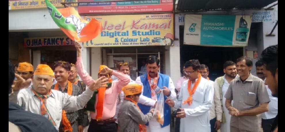 Purvanchal society played the dhol to celebrate yogi cm