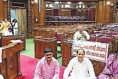 sadan mein jwalant mudde uthate rahe suresh rana