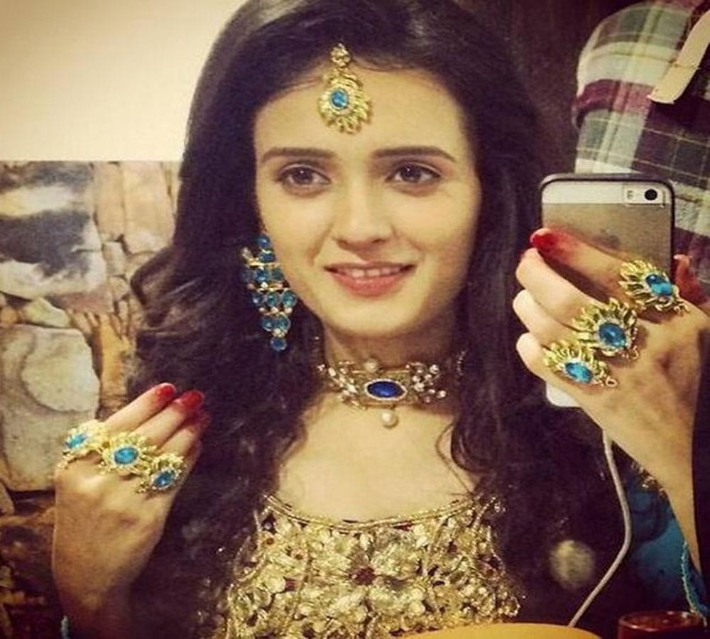 pankhuri awasthy slapped a man who touched her wrong intension