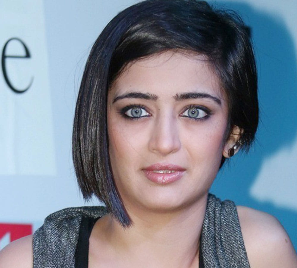 Akshara Haasan's Obnoxious Behaviour With Film Journalist & Distributor