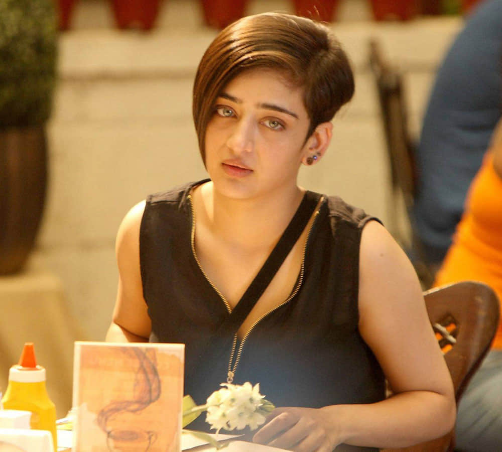 Akshara Haasan's Obnoxious Behaviour With Film Journalist & Distributor