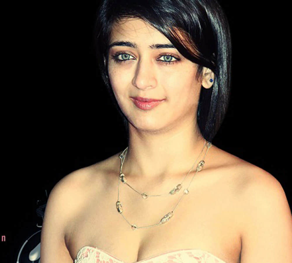Akshara Haasan's Obnoxious Behaviour With Film Journalist & Distributor