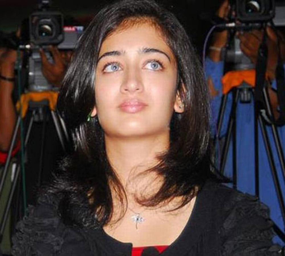 Akshara Haasan's Obnoxious Behaviour With Film Journalist & Distributor