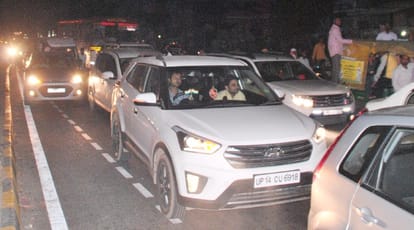 Workers did not make music cops as cabinet ministers highway jam