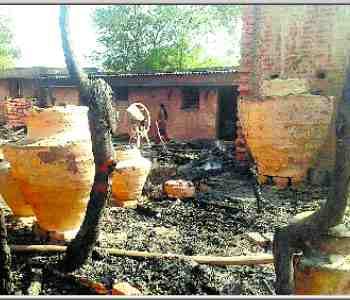 Fire in Ramvapur Khurd village, 25 houses burnt