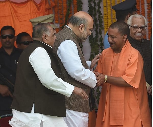 pm modi meets akhilesh and mulayam after swearing-in ceremony