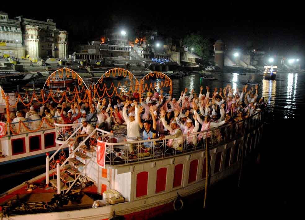 budhba mangal holi celebration will be tommorw in varanasi