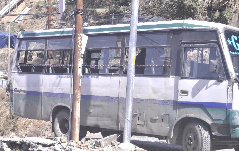 Some Person Broke Mirrors of Vehlicles at Shimla city.