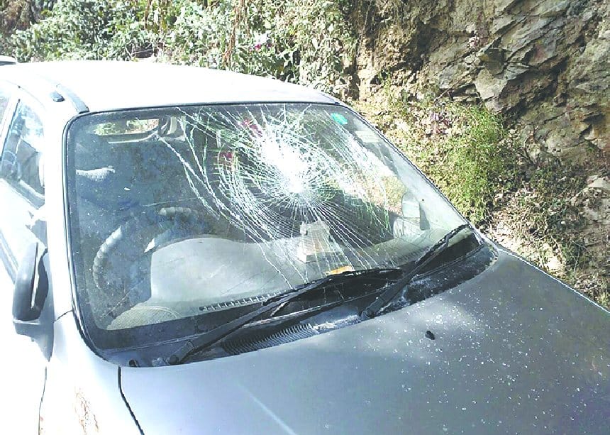 Some Person Broke Mirrors of Vehlicles at Shimla city.