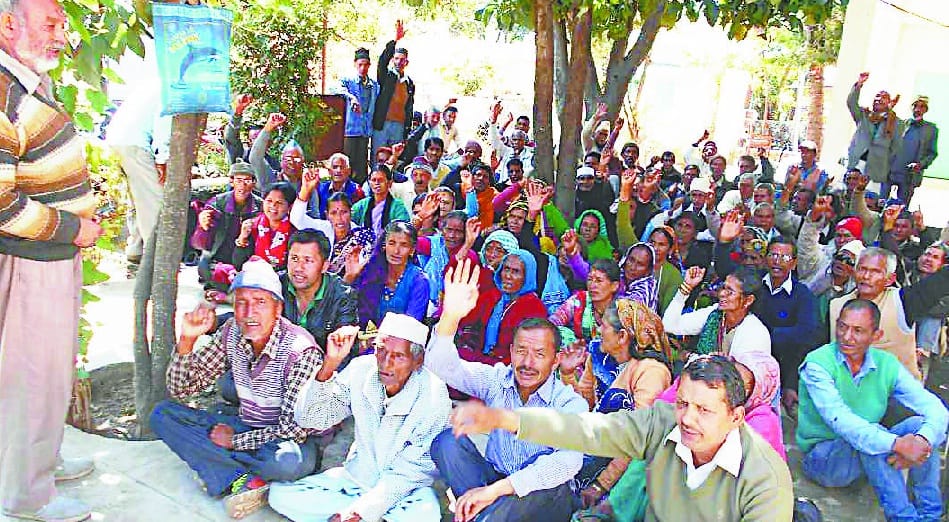 Guerrillas performed with loud slogan