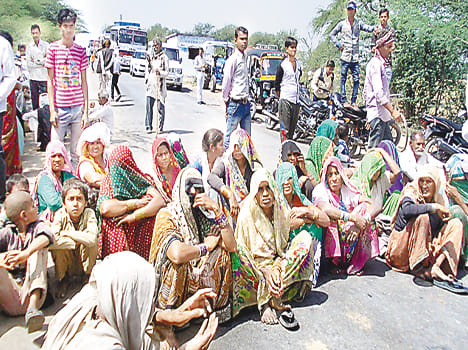 Students missing, villagers set jam