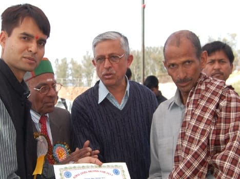 roshanlal win pare of faire award in nalwari.