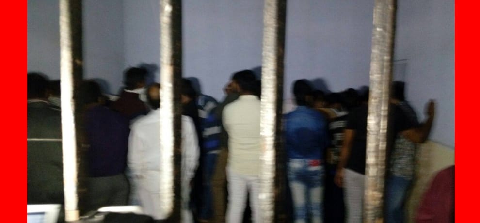 raid in ghaziabad bajariya hotel, arrest 70 couple