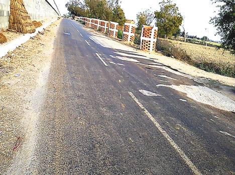 Smelly water spread from the tanker on service lane