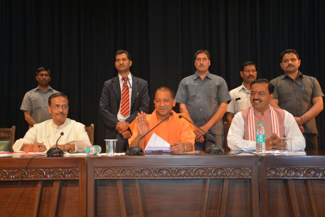 up cm adityanath meeting with officers and leaders