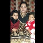 अपनी बेटियों के साथ आतिया साबरी