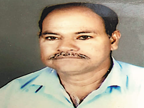 Blow up railway worker, wife and daughter