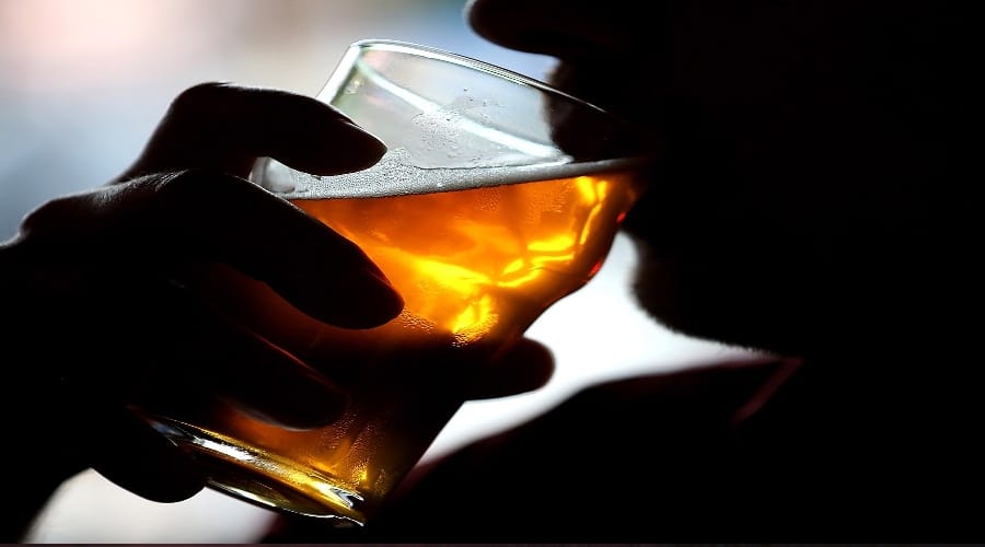 Meerut : Wife drinks alcohol excessively, if I stop she beats me, victim husband complaint to SSP