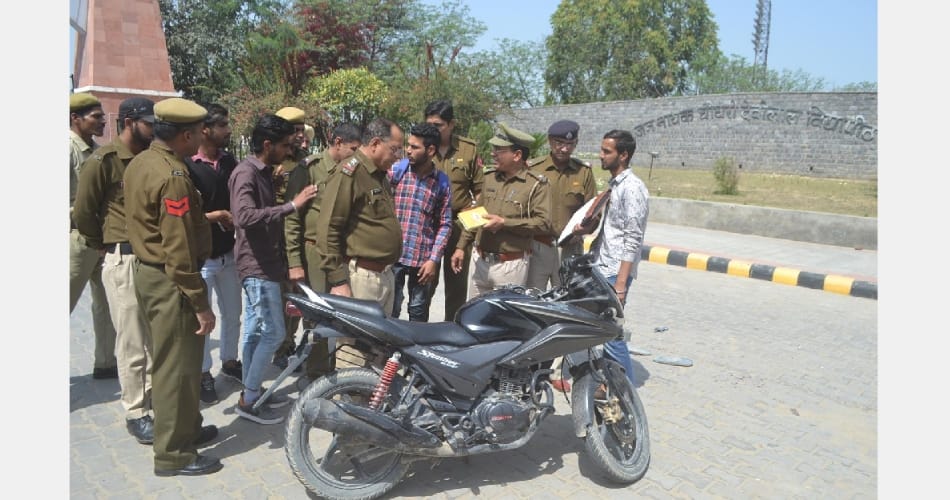 Clash Between student groups in front of JCD Vidyapeeth