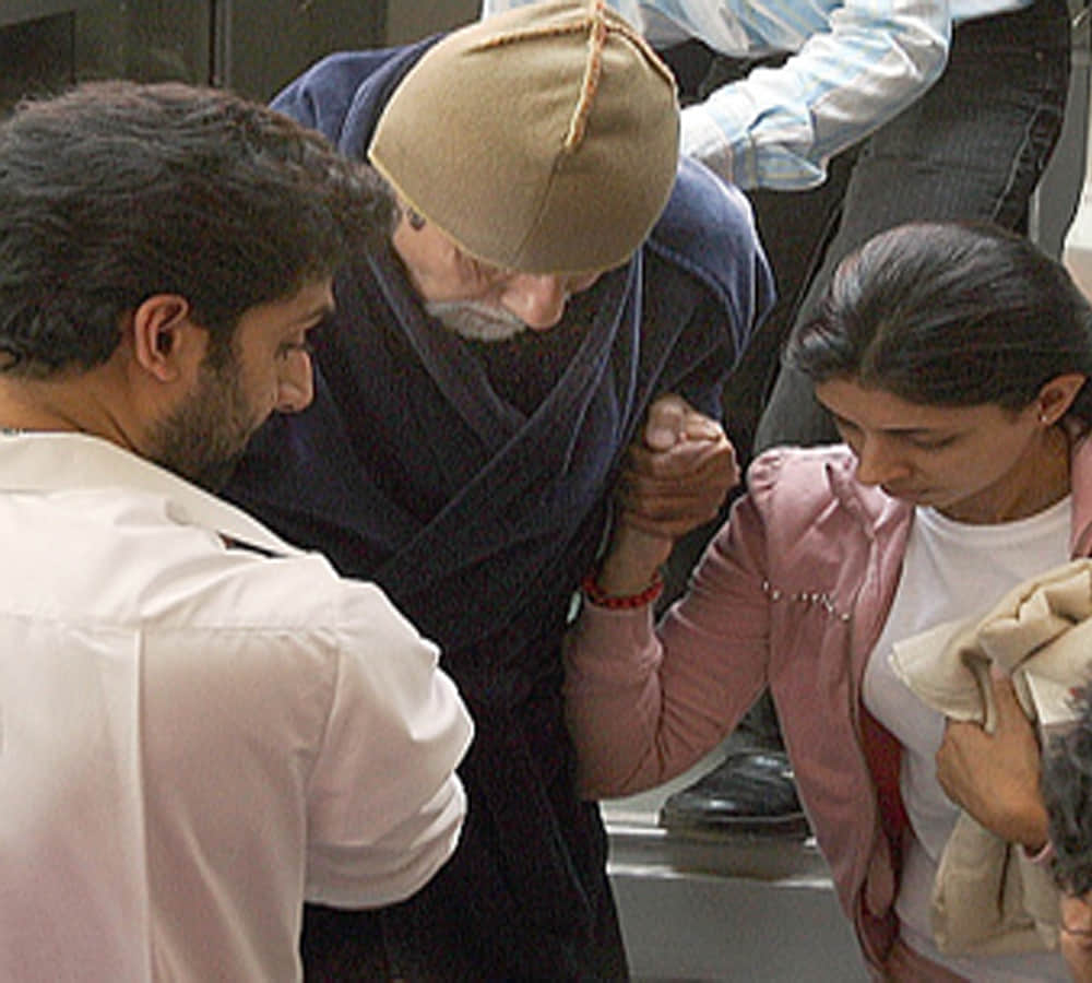 Amitabh Bachchan in severe pain, spotted with a brace around neck