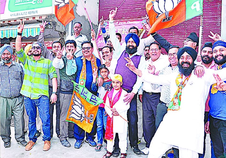 Celebrating Mahant as Chief Minister