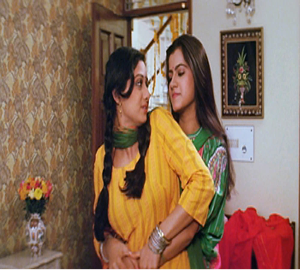 FlashBack : Renu Arya worked with Salman in 'Biwi Ho To Aisi', where is she now ?