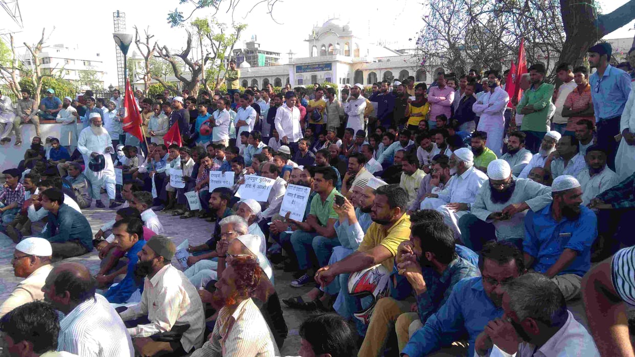 Hotel Haat Rabbani seals on the charge of serving beef for demonstration on government hostel jaipur