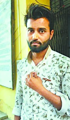 CM's offensive photo is put on the WhatsApp, commotion