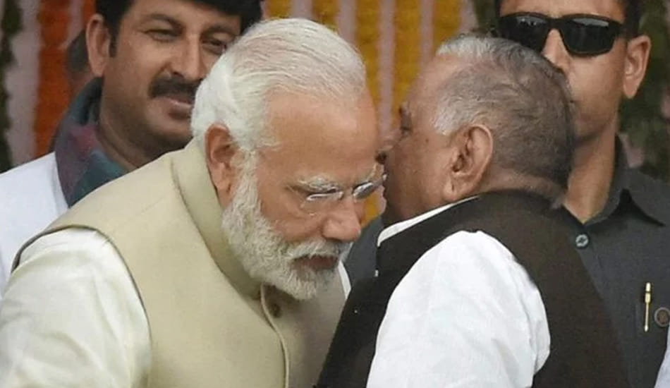 mulayam singh yadav whispered in ears of pm modi 