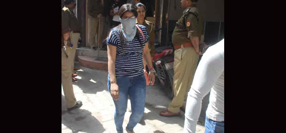 sex racket busted in ghaziabad 51 couples arrested in obscene situation after yogi came in power