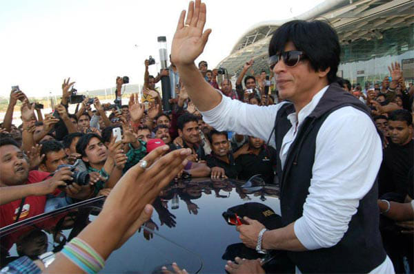 Shah Rukh Khan now has lady bodyguard, reveals the reason