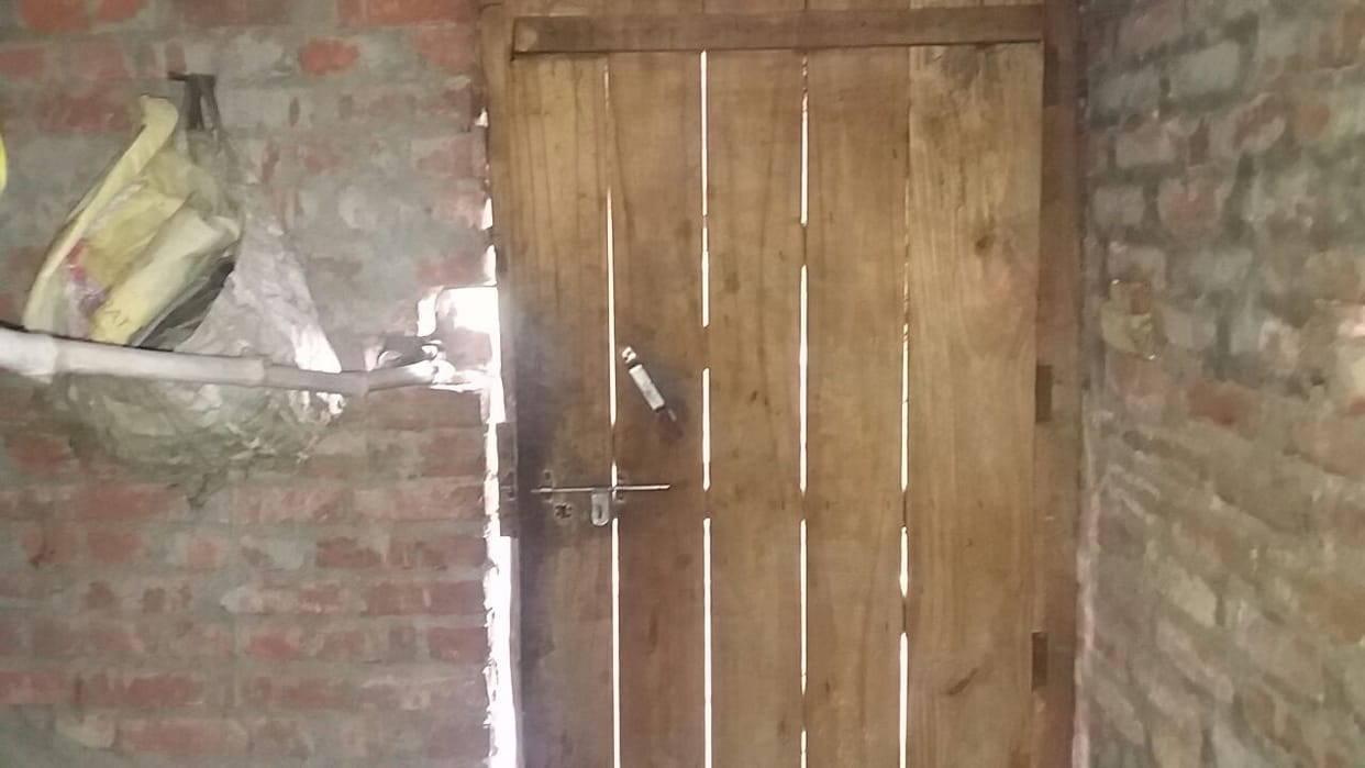 Breaking the lock and storing jewelry and cash