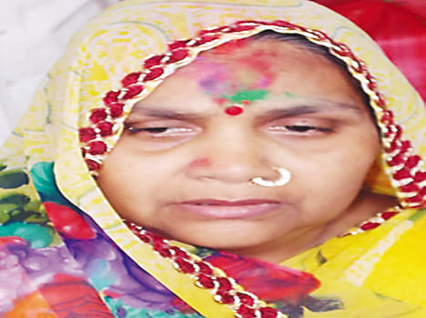 Family scandal, women's jewels take away jewelery