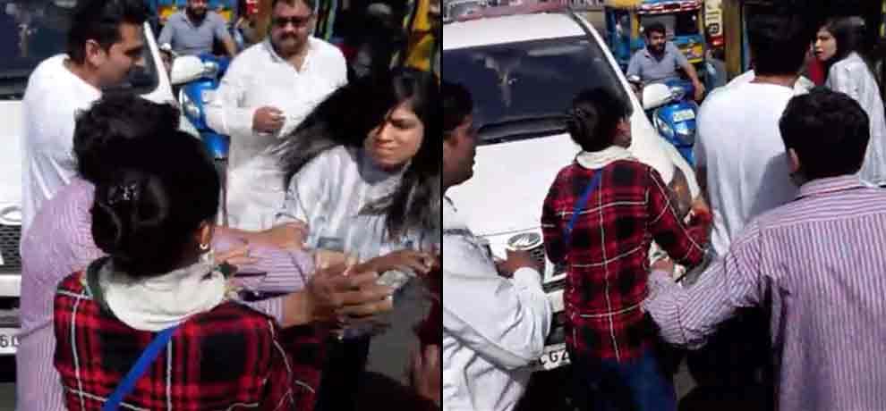 two girls fight on highway in road rage, fighting video goes viral