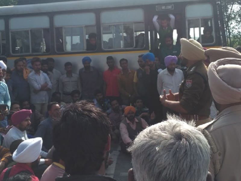 Sangrur-Ludhiana road jam, drivers and conductor planted jam, Sangrur