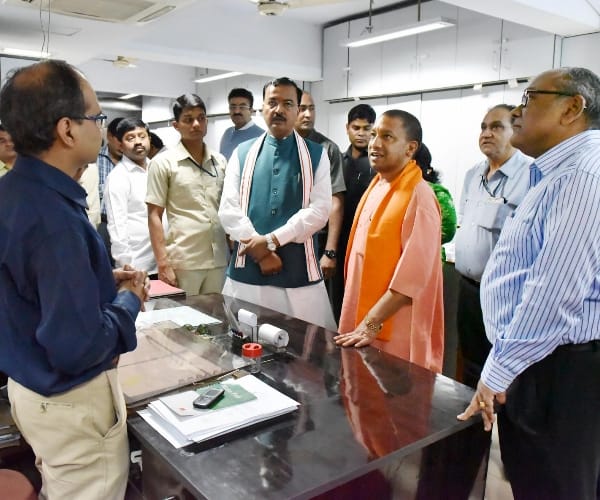 adityanath visits sachivalaya in Lucknow.