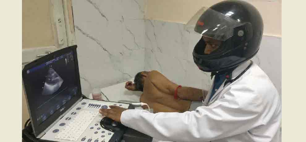 aiims doctors wear helmet in support of Maharashtra doctors 